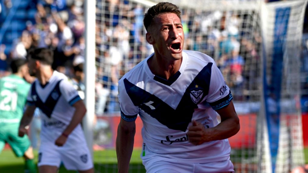 Braian Romero metió un cabezazo letal y Vélez le ganó a Racing sobre la hora