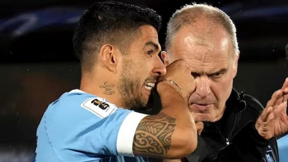 Arde Uruguay: Luis Suárez DESTROZÓ a Marcelo Bielsa