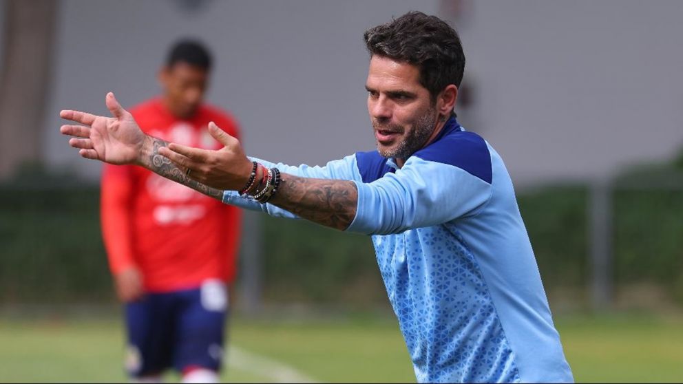 Un jugador de Chivas habl� sobre la posible salida de Gago para ir a Boca y FUE CATEGOR�CO: "Nos dijo que..."