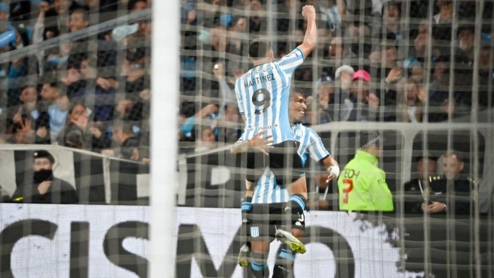 Racing, vermouth con papas fritas y good show: borró a Paranaense y se medirá con Corinthians en la semifinal