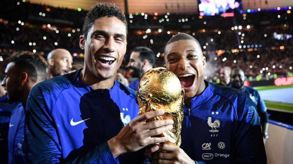 Raphaël Varane se hartó de sus lesiones y tomó una drástica decisión con su carrera