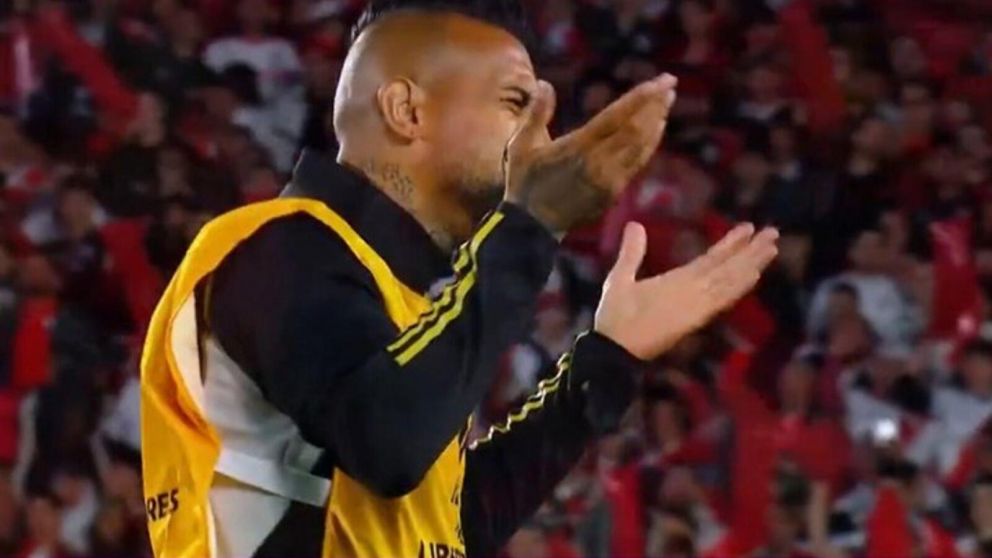 Video: El PROVOCADOR gesto de Arturo Vidal para los hinchas de River en el Monumental