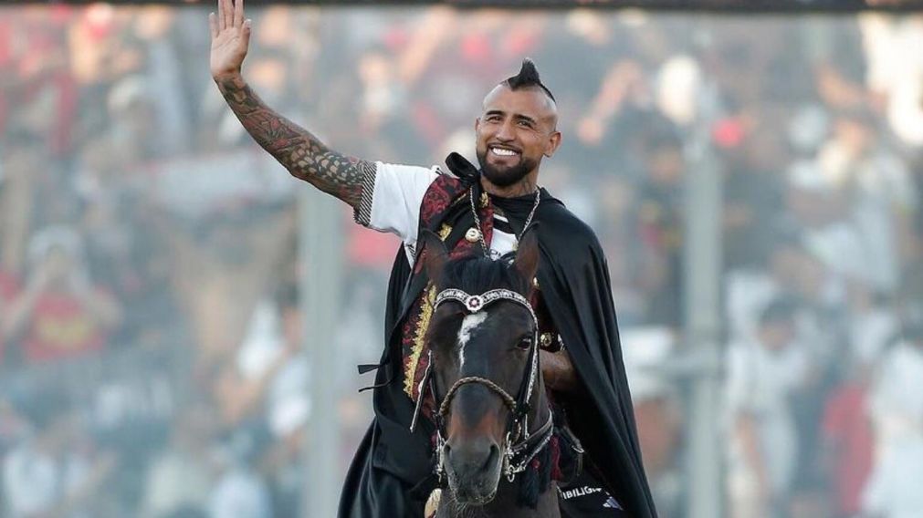 Arturo Vidal POSÓ con una camiseta de Boca A HORAS del cruce con River por la Libertadores