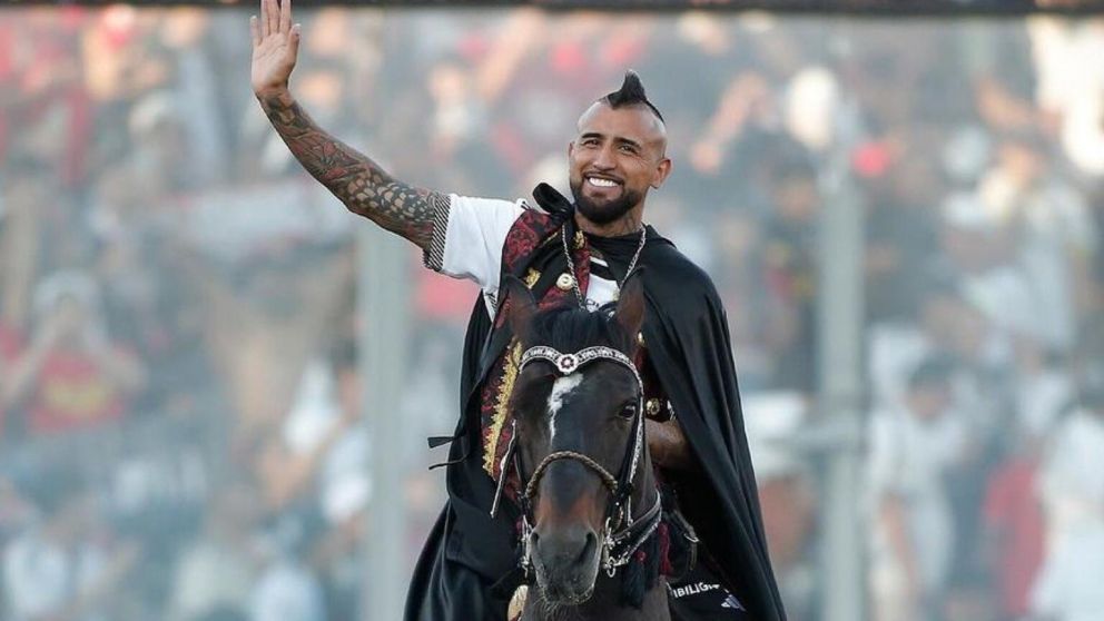 Arturo Vidal POSÓ con una camiseta de Boca A HORAS del cruce con River por la Libertadores