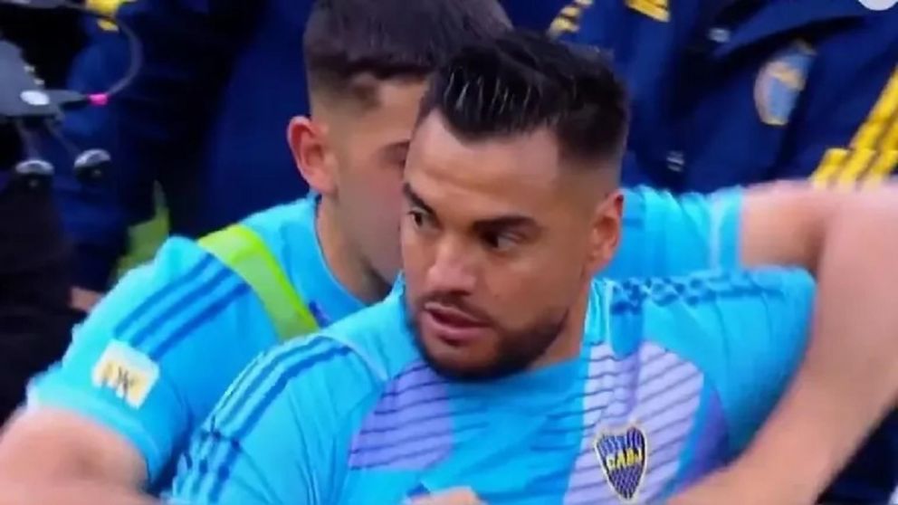 ARDE Boca: la dirigencia le aplicará un DURO CASTIGO a Chiquito Romero por PELEARSE con los hinchas