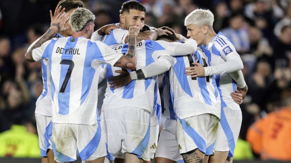 Argentina sigue en LO MÁS ALTO del Ranking FIFA y una selección del continente SORPRENDIÓ A TODOS