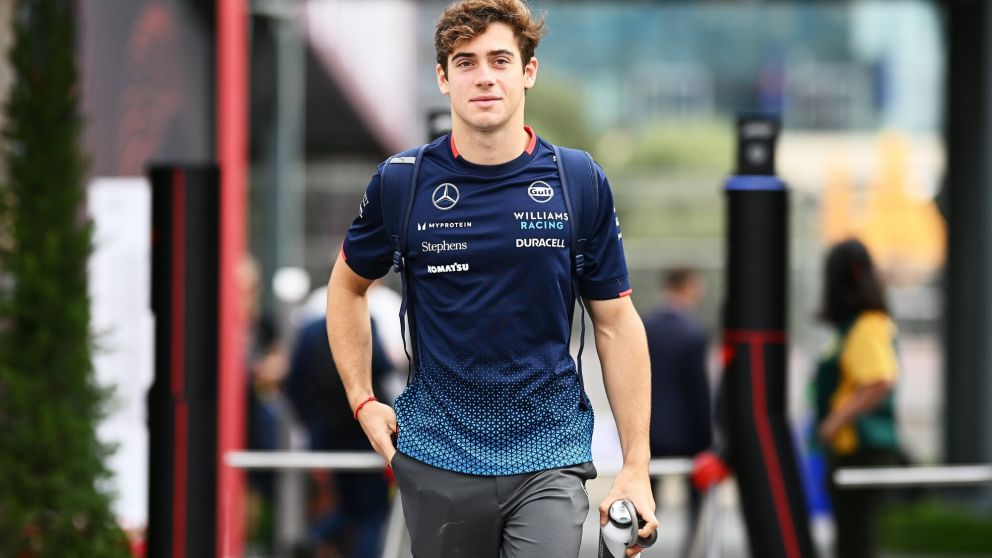 Franco Colapinto ARRIBÓ a Singapur: autógrafos y pedido de fotos en la previa del GP de la Fórmula 1