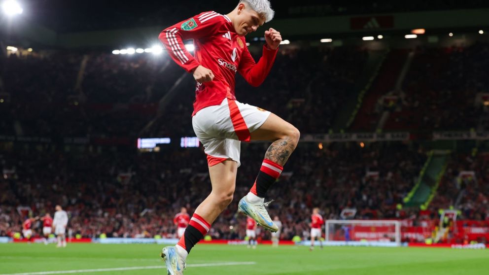 Garnacho LA ROMPIÓ en la goleada de Manchester United frente a Barnsley por la Carabao Cup