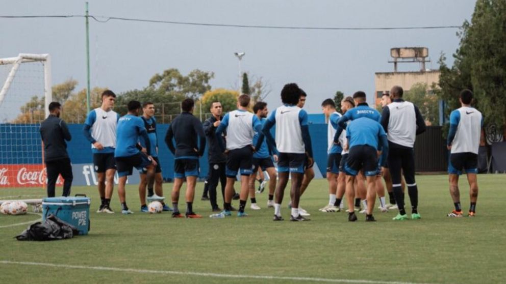 San Lorenzo en LLAMAS: reunión CALIENTE entre el plantel y Moretti por MOTIVOS trascendentes