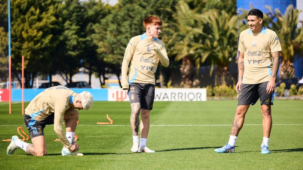 Scaloni dirige el ÚLTIMO entrenamiento de la Selección Argentina antes de VIAJAR con dos jugadores COMPLICADOS