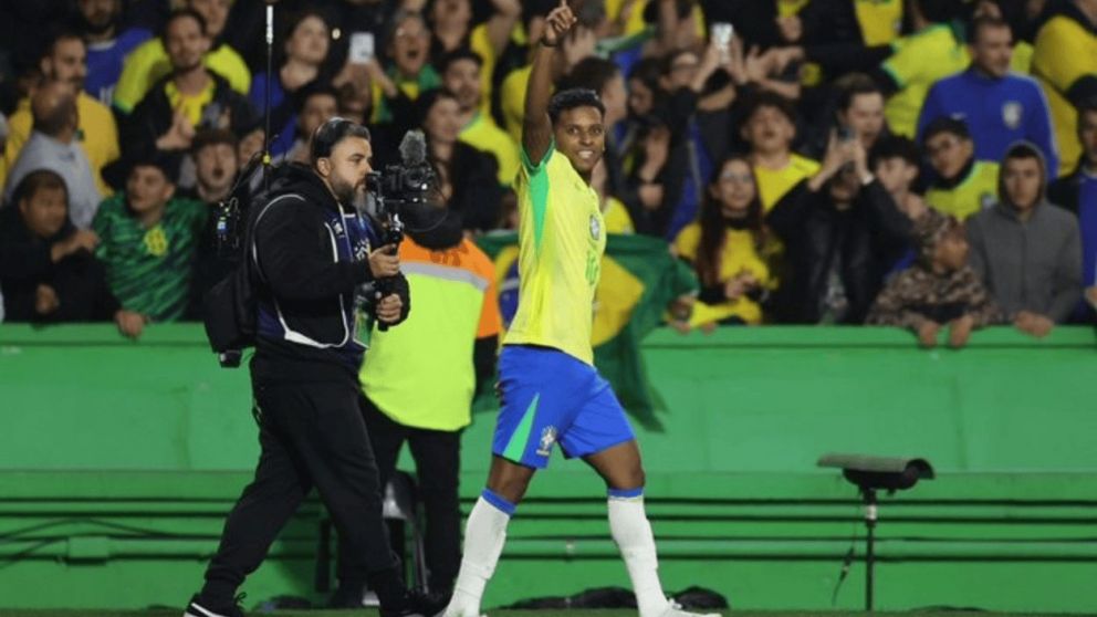 Brasil volvió a la senda victoriosa y entró en zona de clasificación: tras el discreto triunfo ante Ecuador fue SILBADO