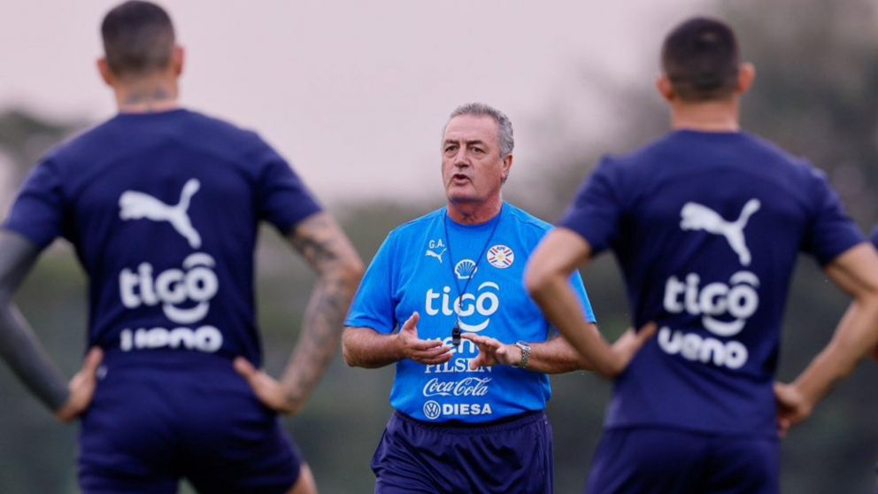 Gustavo Alfaro le hizo una TREMENDA advertencia a los hinchas de Paraguay para llegar al Mundial