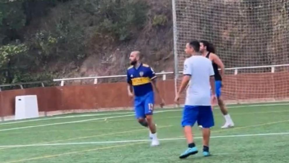 Video: Dani Alves VOLVI� a jugar al f�tbol tras estar preso por abuso sexual con la �camiseta de Boca!