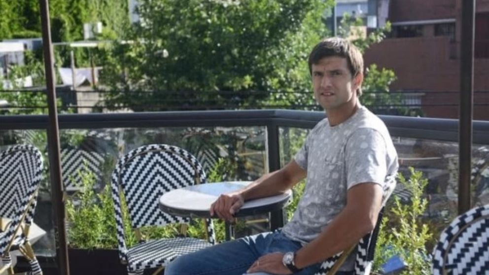 Jugó en San Lorenzo y en Huracán, BESÓ a Ibrahimovic y la ROMPE como PASTELERO: la nueva VIDA de Renato Civelli