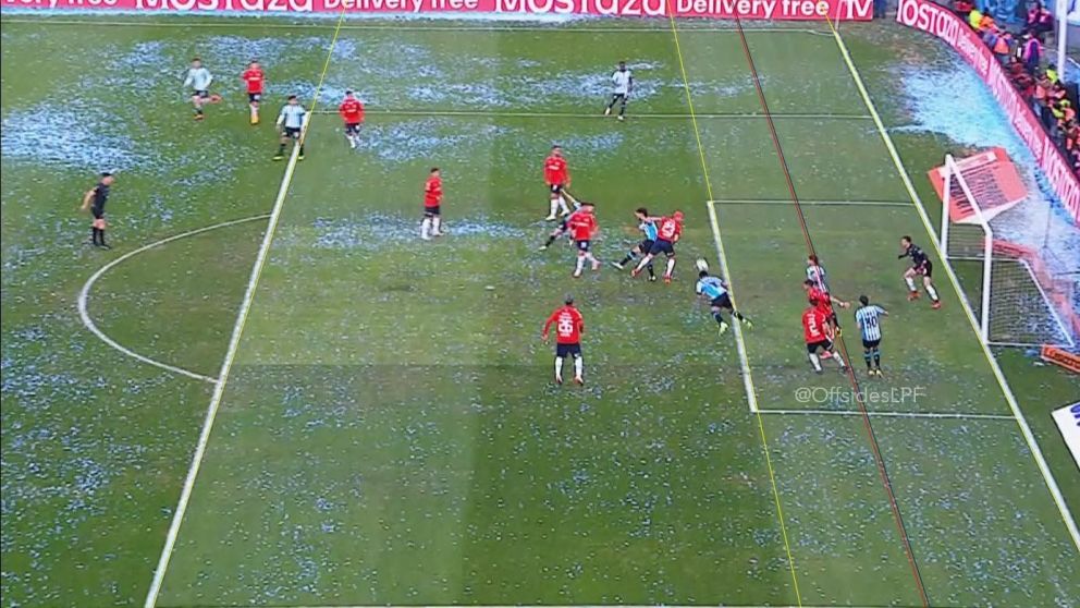 Por milímetros: el gol ANULADO de Sosa en el clásico Racing vs. Independiente