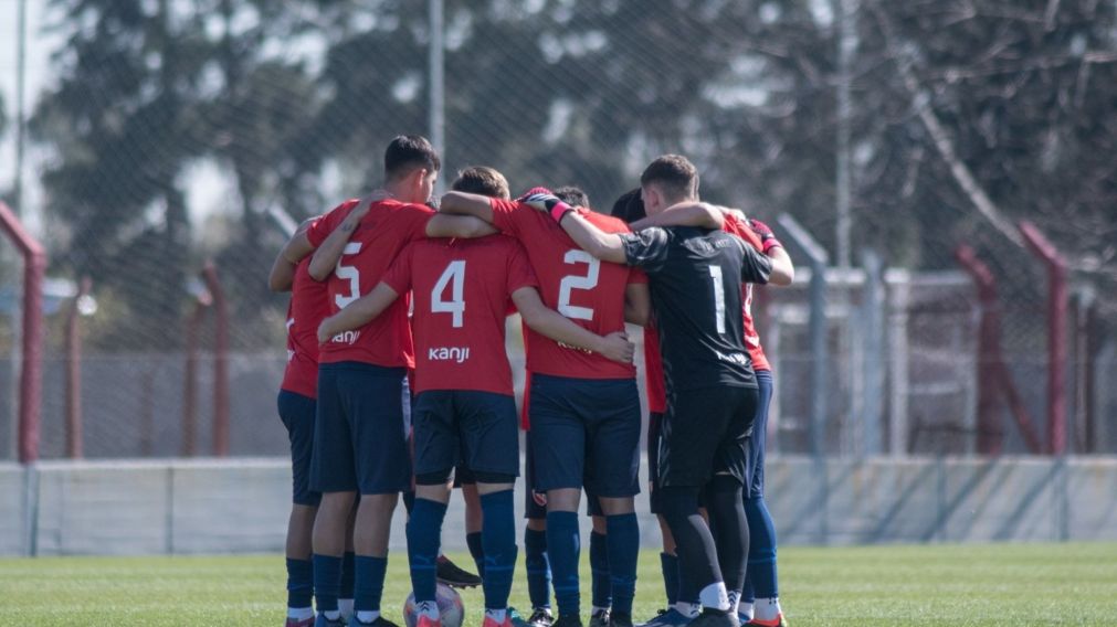 ESC�NDALO en las inferiores: Independiente acus� "agresiones" y ROBOS a familiares de los jugadores