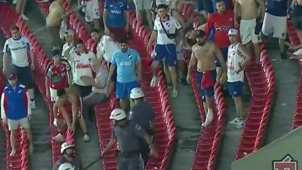 Violencia en Brasil: GRAVES incidentes entre la Policía de San Pablo y los hinchas de Nacional de Uruguay