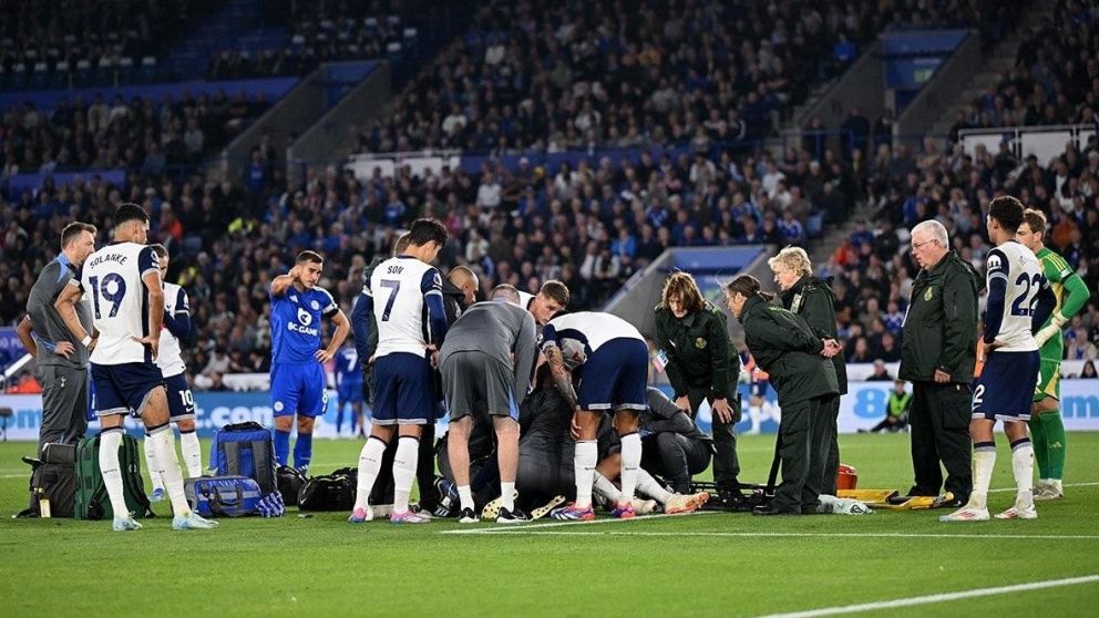 Rodrigo Bentancur se retiró del campo de juego con oxígeno y en camilla tras un tremendo golpe en la cabeza