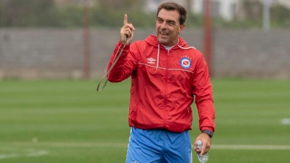 Unión goleó a Argentinos y sería el final de Pablo Guede al frente del Bichito