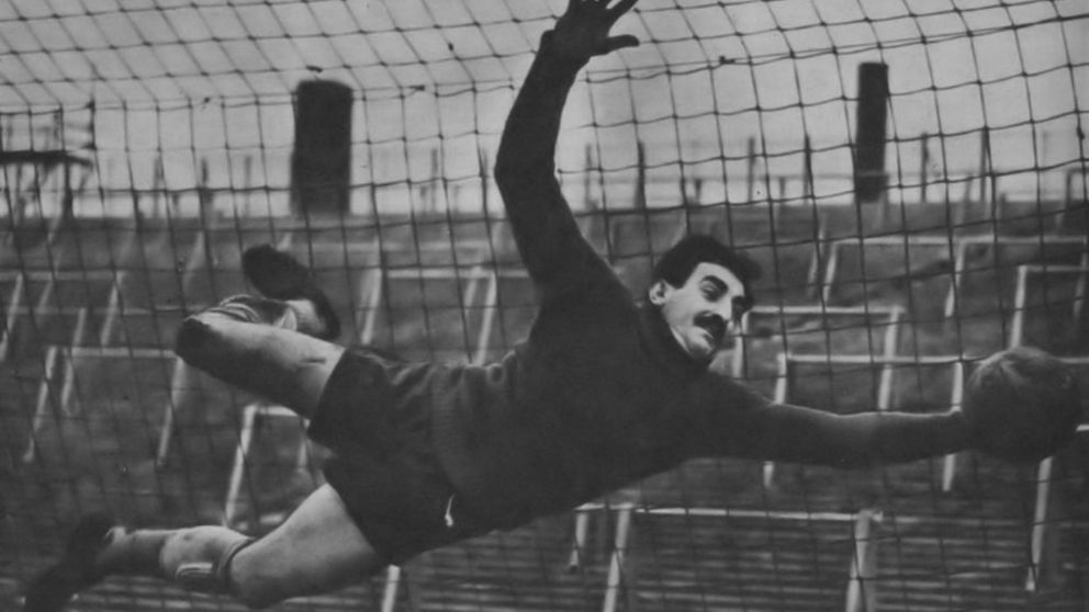 Miguel Ángel Rugilo, el primer ARQUERO del fútbol argentino en atajar DOS PENALES en un partido