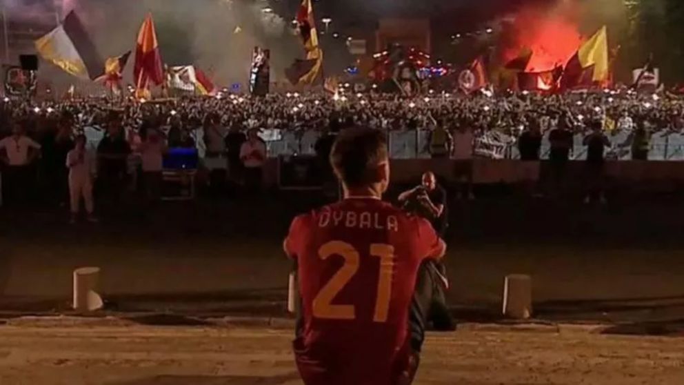 Hinchas de Roma se expresaron en contra de la MUY PROBABLE salida de Paulo Dybala: "NO SE VENDE"
