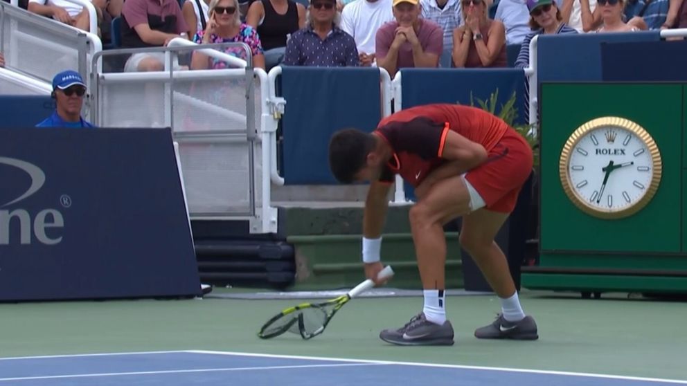 Día de FURIA para Carlos Alcaraz en el Masters de Cincinnati: ROMPIÓ su raqueta y fue eliminado por Monfils en segunda ronda