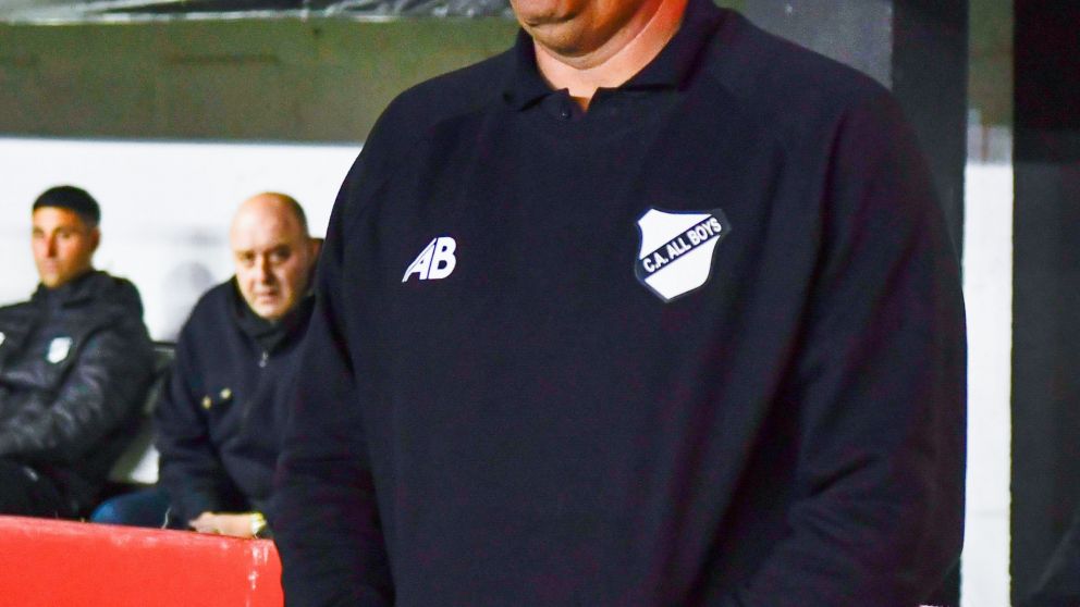 CONCENTRACIÓN. EL SEMBLANTE DE CAMPODÓNICO ASÍ LO DEMUESTRA.