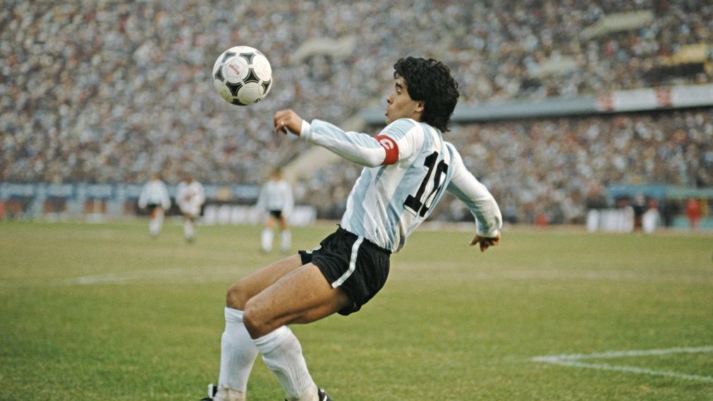 VIDEO: Manuel Adorni NINGUNEÓ a Diego Maradona y Gimnasia le recordó la "zurda INMORTAL"