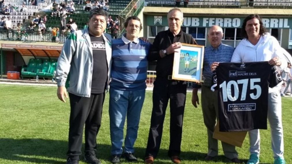 Carlos Barisio y un merecido HOMENAJE a su IMPRESIONANTE IMBATIBILIDAD