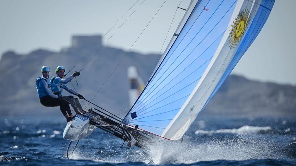 Majdalani y Bosco ganaron la MEDALLA de PLATA en la categoría Nacra 17 en Vela en los Juegos Olímpicos París 2024