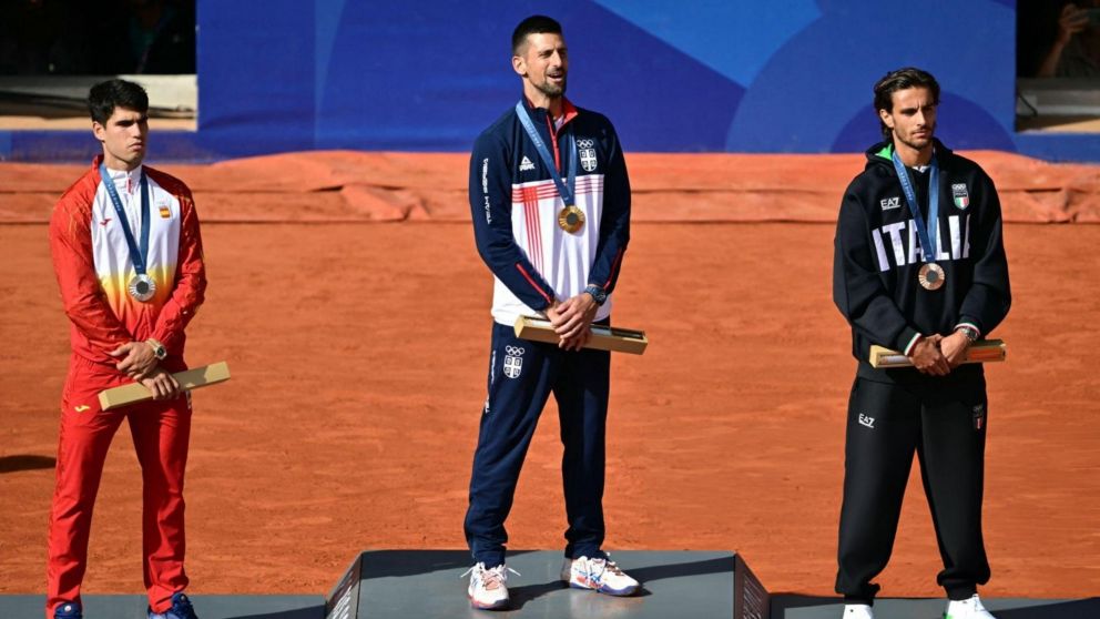 Novak Djokovic VENCIÓ a Carlos Alcaraz y se quedó con el ORO en una FINAL HISTÓRICA de los Juegos Olímpicos París 2024