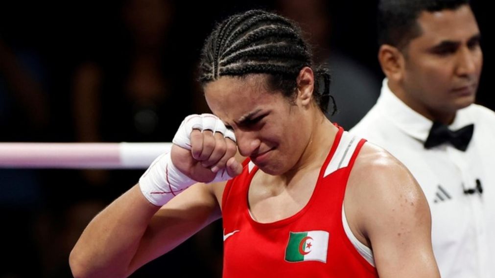 VIDEO: Tras la POLÉMICA, la boxeadora Imane Khelif se aseguró una MEDALLA en los Juegos Olímpicos París 2024 y rompió en llanto