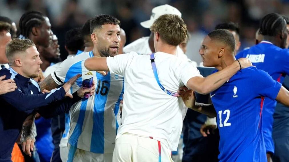 PROVOCACIÓN: el picante CRUCE entre los jugadores de Argentina y Francia en el final del partido