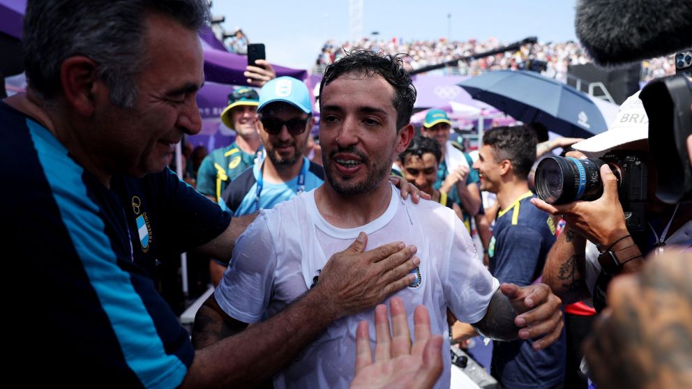 Video: Así fue el EMOTIVO recibimiento al Maligno Torres en la Villa Olímpica tras GANAR la medalla dorada en París 2024