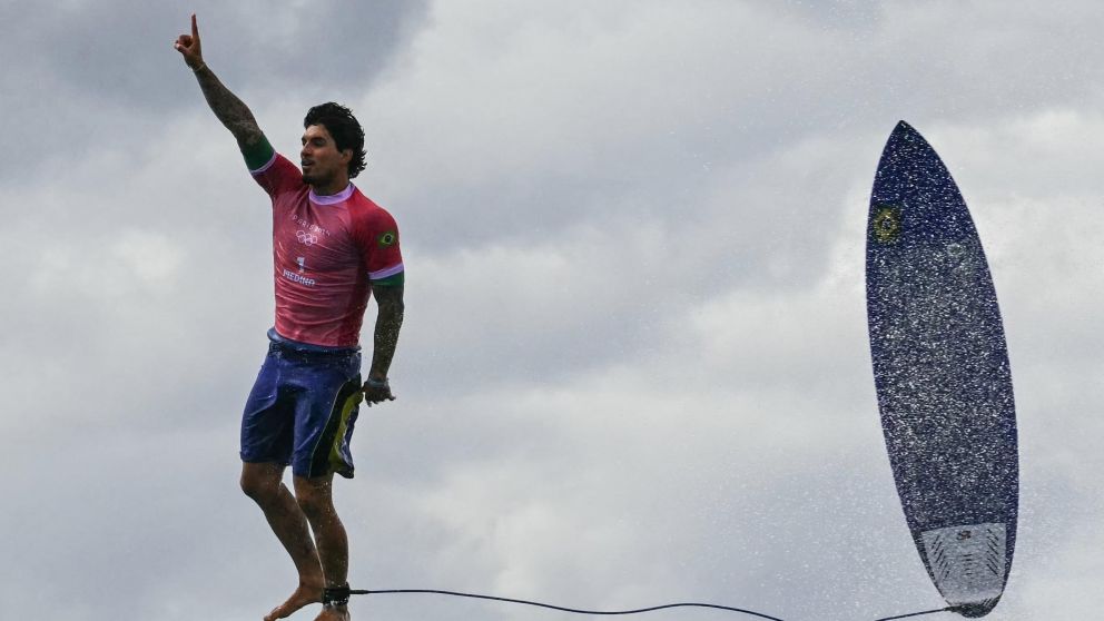 Video: surfeó una TREMENDA ola y logró el mejor puntaje en la HISTORIA de los Juegos Olímpicos