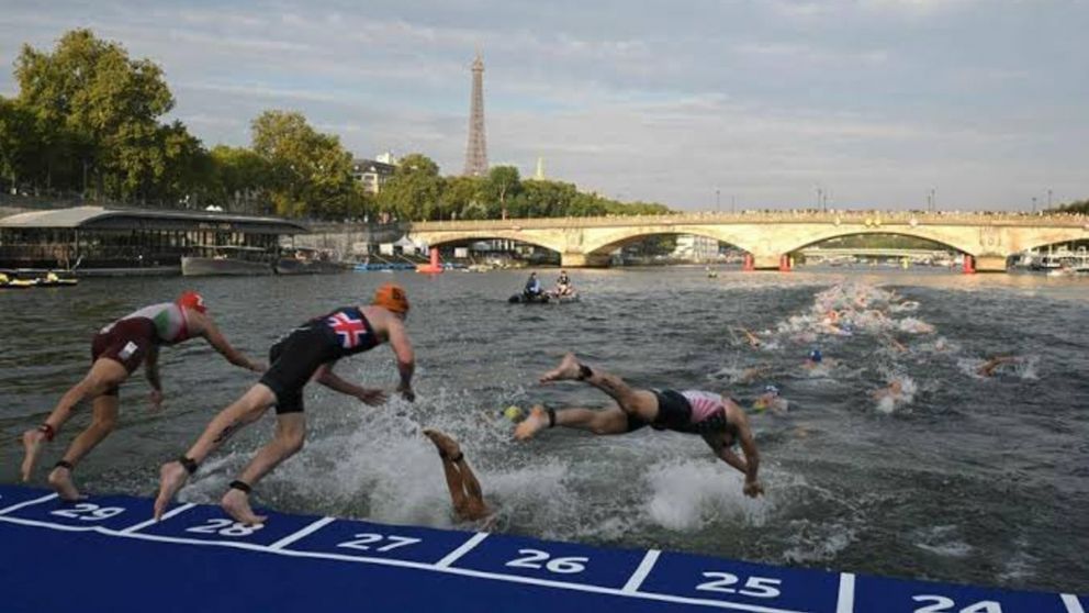 ESCÁNDALO en los Juegos Olímpicos París 2024: se POSTERGÓ la prueba de triatlón por el mal estado del Río Sena