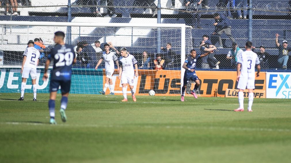 Con gol de Sebastián Villa, Independiente Rivadavia LE GANÓ 1 a 0 a Independiente por Liga Profesional 2024