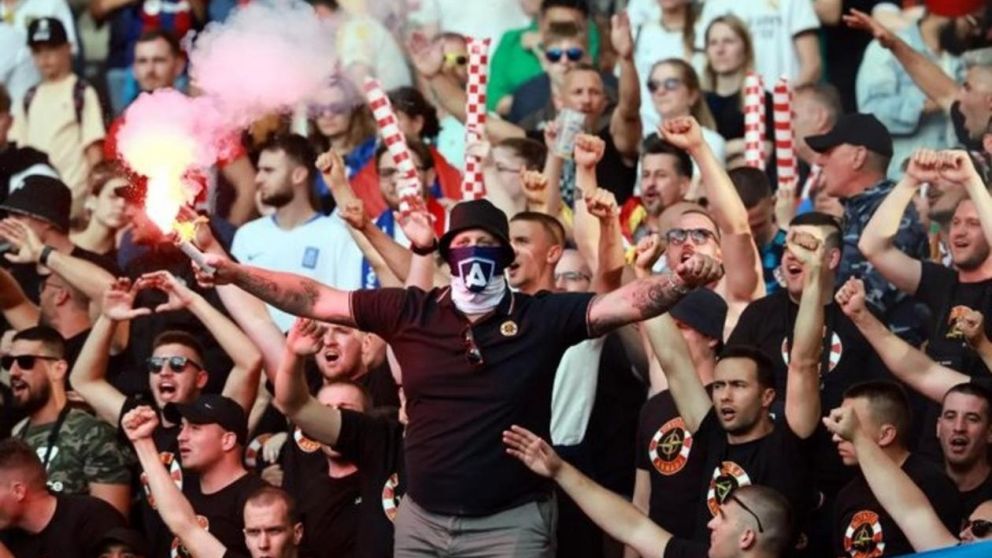 La UEFA aplicó duras sanciones por expresiones de RACISMO y DISCRIMINACIÓN durante la Eurocopa