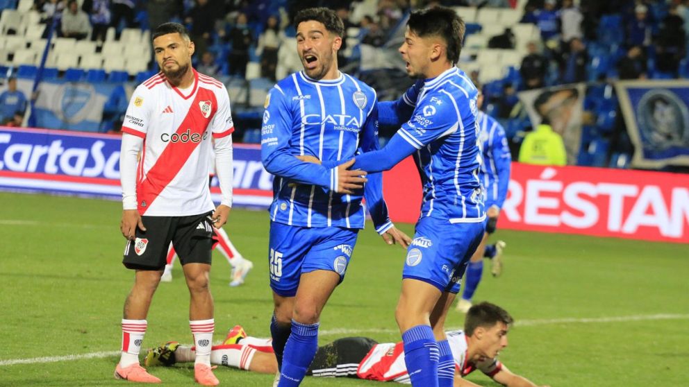River de MAL en PEOR: perdió ante Godoy Cruz y NO LEVANTA en la Liga Profesional