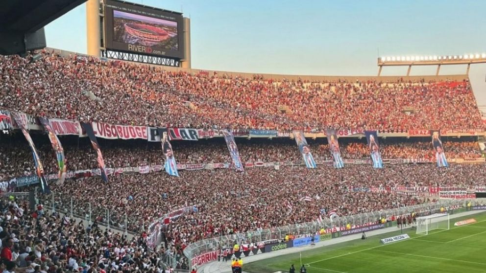Una hincha de River sufrió un ACCIDENTE en la tribuna Sívori del estadio Monumental y está GRAVE