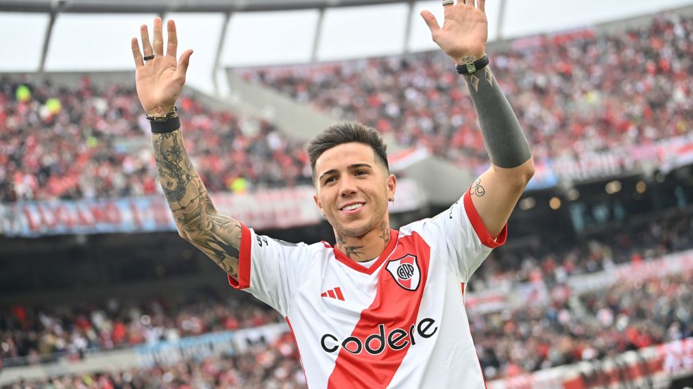 VIDEO: en el homenaje a Enzo Fernández, hinchas de River entonaron una polémica canción racista