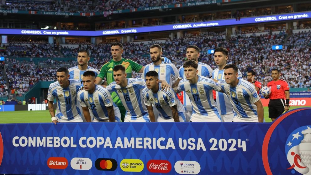 Uno de los bicampeones de América está CERCA de ser compañero de Dibu Martínez en Aston Villa