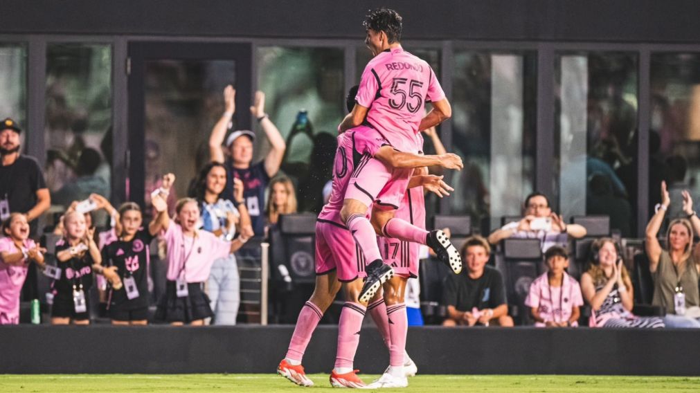 Con Messi EN LA TRIBUNA y doblete argentino, Inter Miami GANÓ y es LÍDER en la MLS
