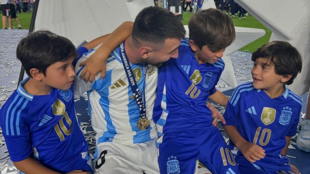 Los jugadores de la Selección Argentina FESTEJARON la Copa América con sus HIJOS