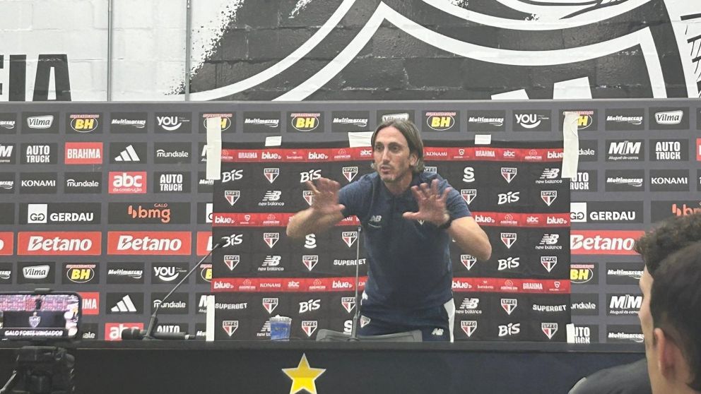 Zubeldía y una NOCHE DE FURIA en Brasil: piña a un cartel y BRONCA con un periodista