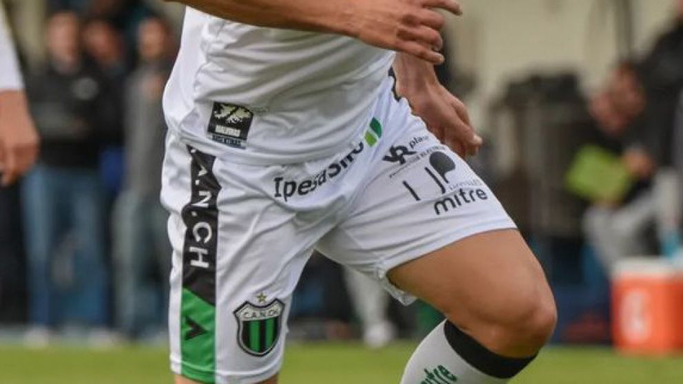 EL DELANTERO TAMBIÉN SE DESTACA POR SU CONTROL DE LA PELOTA.