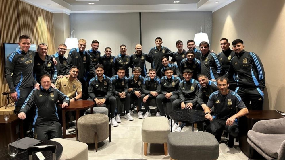 Juegos Olímpicos: la Selección Argentina de Javier Mascherano partió rumbo a París