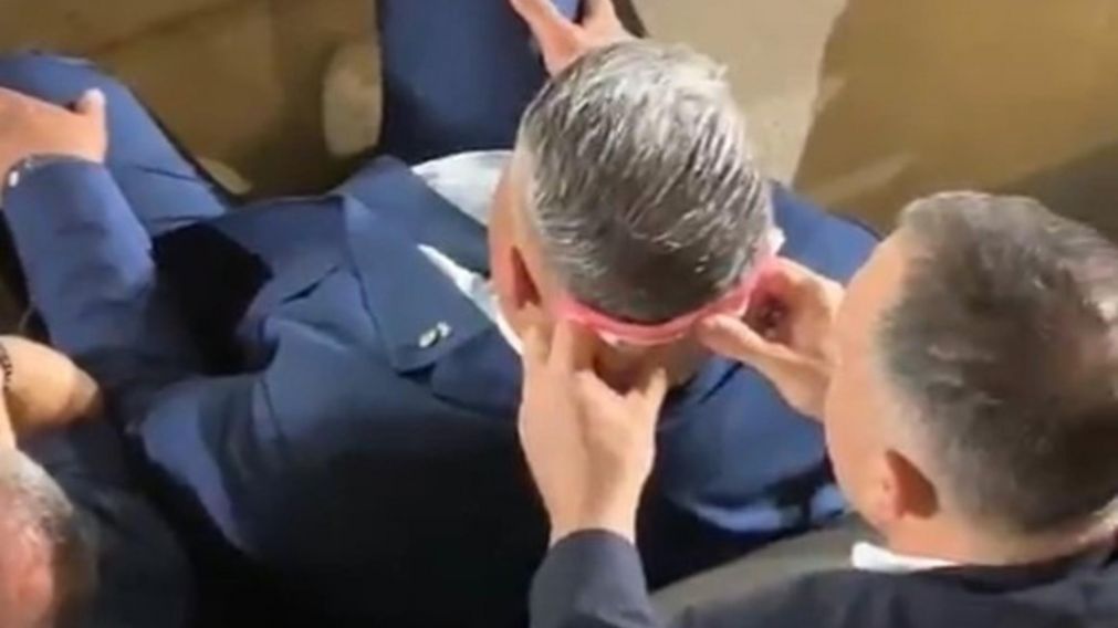 TREMENDO: la explicación del Chiqui Tapia al video de un asistente secándole la transpiración