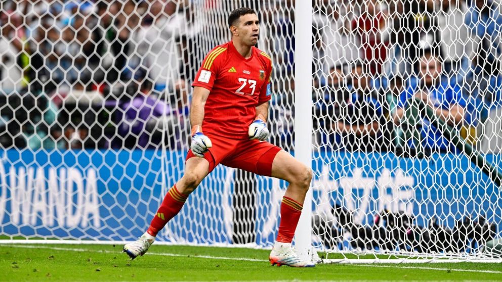 TREMENDO: el padre del Dibu Martínez REVELÓ por qué su hijo baila cuando ataja penales