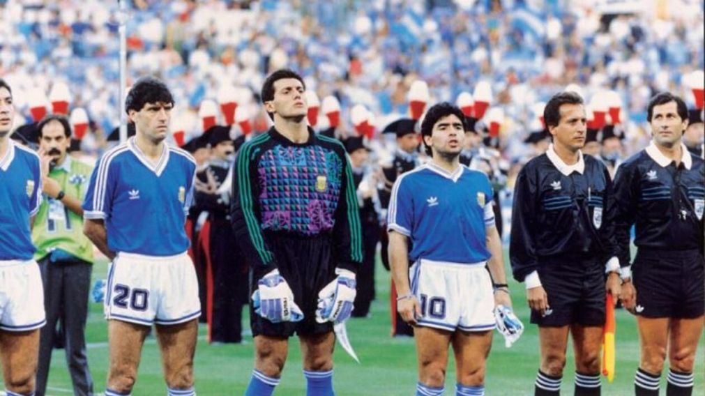 "Diego Maradona no es un evasor": el CURIOSO homenaje que le realizó su abogado en Nápoles